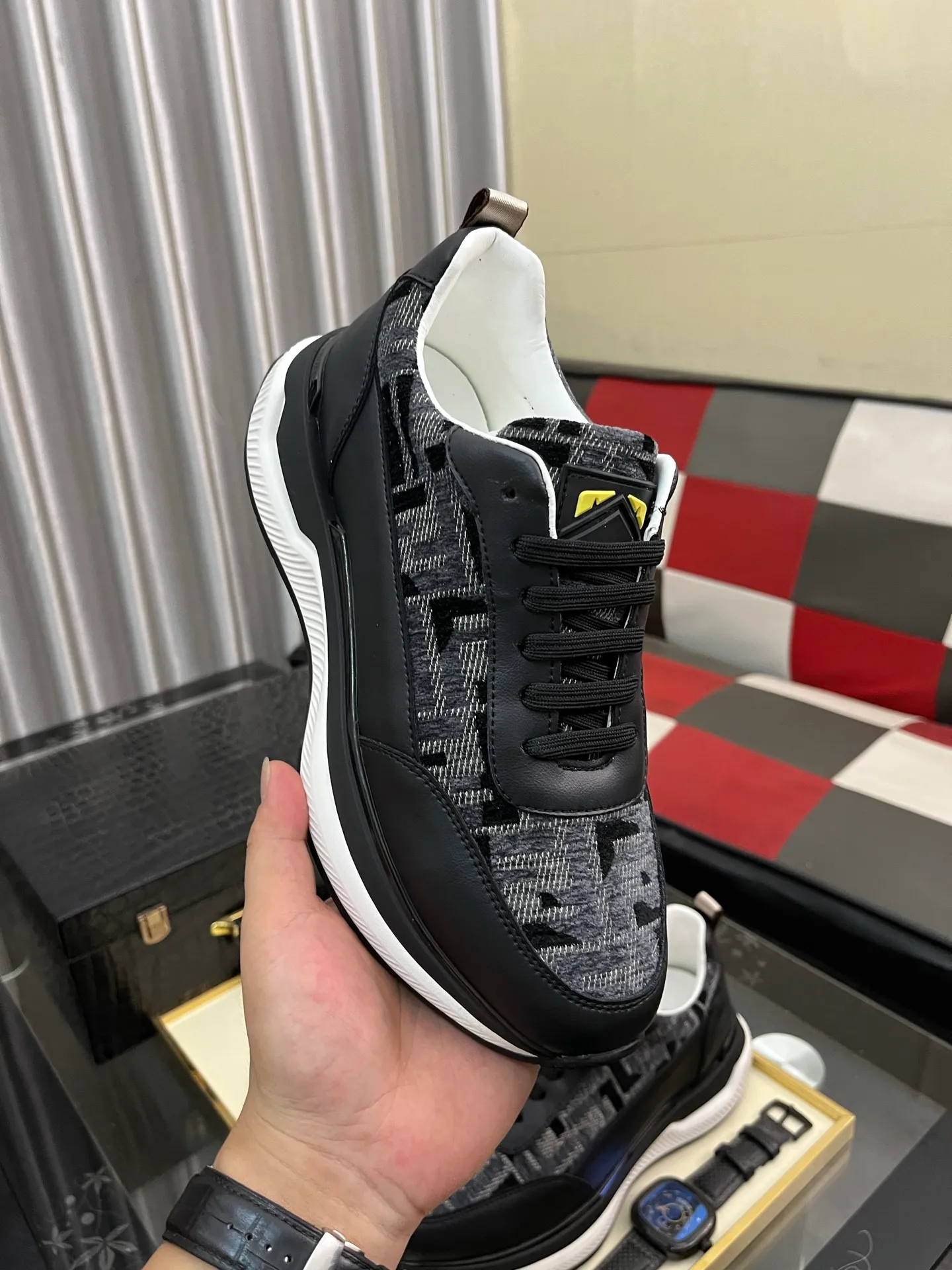 Men's Men's Shoes💰458⌚️⌚️[FENDI] Fendi's classic and comfortable men's, this complex sneaker is made of soft calfskin➕genuine leather lining➕original ultra-light rubber material with rough outsole. This unique light style is suitable for the casual and refined sensibility of this season. It is comfortable and natural on the feet. It is an everyday style for casual travel in autumn and winter! 38−444️⃣colors available